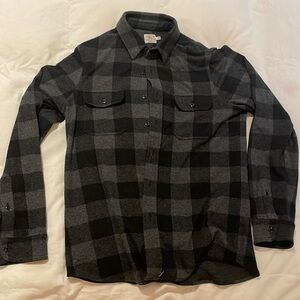 Men’s Faherty medium Legend Sweater shirt